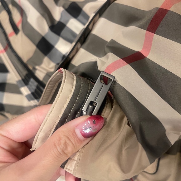 Burberry Youth Vest - Size 14 can fit women’s XS - Picture 7 of 9